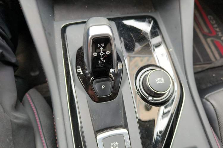 Used Lynk & Co 02 2022 2.0T DCT Shine Pro Gear Lever