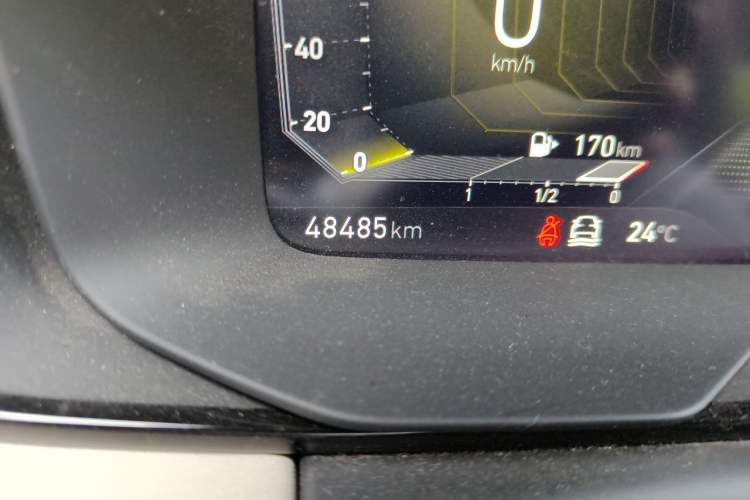 Used Lynk & Co 02 2022 2.0T DCT Shine Pro Odometer Close Up