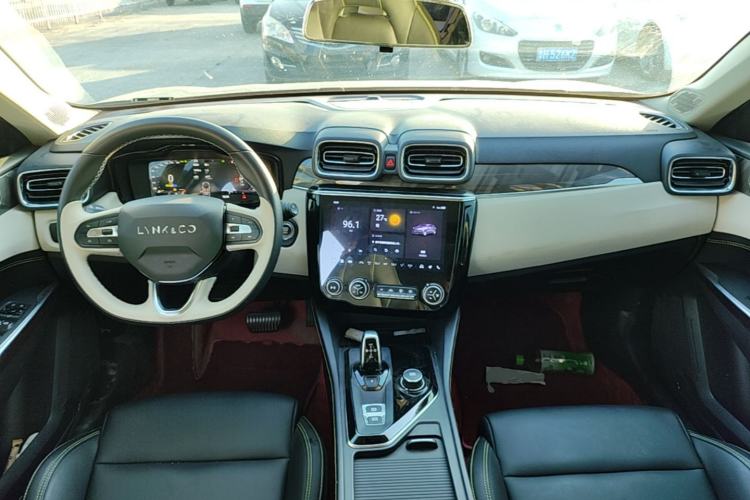 Used Lynk & Co 02 2022 2.0T DCT Shine Plus Center Console