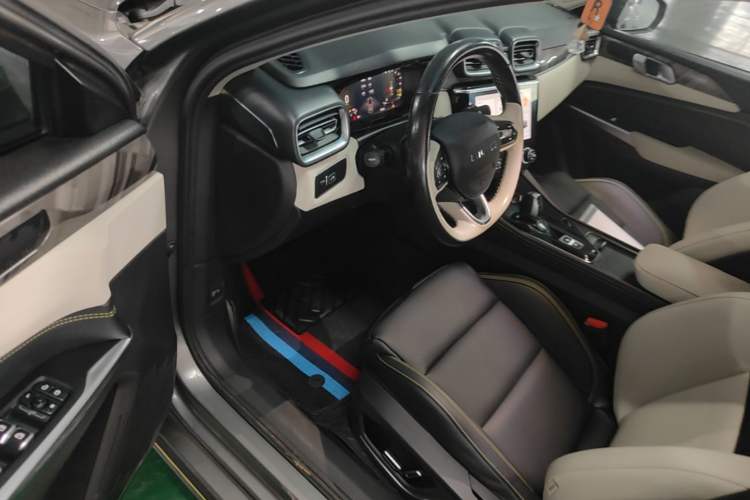 Used Lynk & Co 02 2022 1.5T DCT Shine Plus Driver Seat