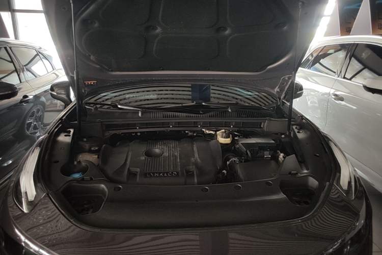 Used Lynk & Co 02 2022 2.0T DCT Shine Pro Engine Bay