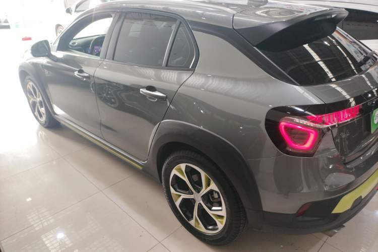 Used Lynk & Co 02 2022 2.0T DCT Shine Plus Exterior 1