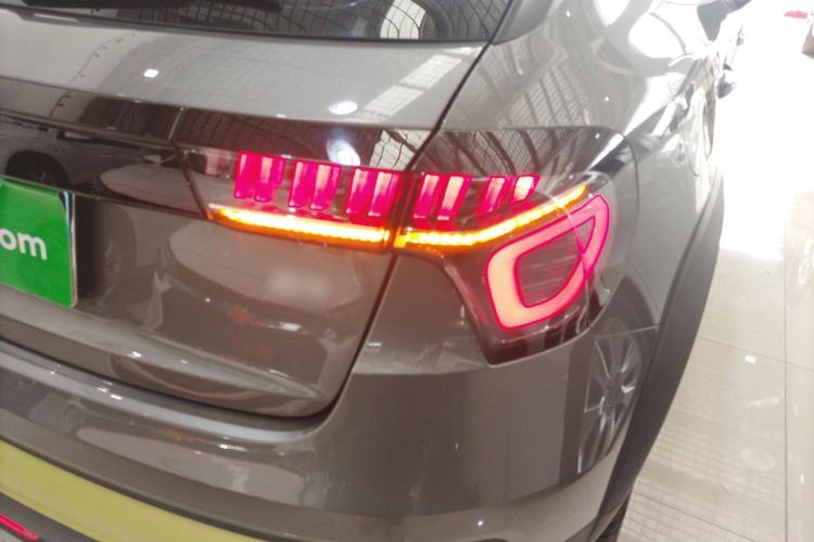 Used Lynk & Co 02 2022 2.0T DCT Shine Plus Exterior 4