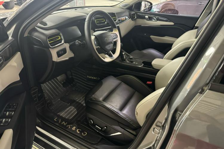 Used Lynk & Co 02 2022 2.0T DCT Shine Pro Interior 2