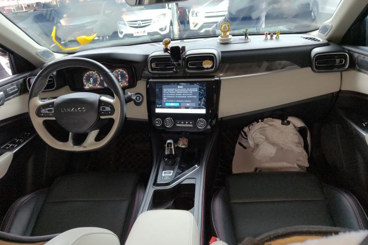Used Lynk & Co 02 2022 1.5T DCT Shine Pro Interior 2