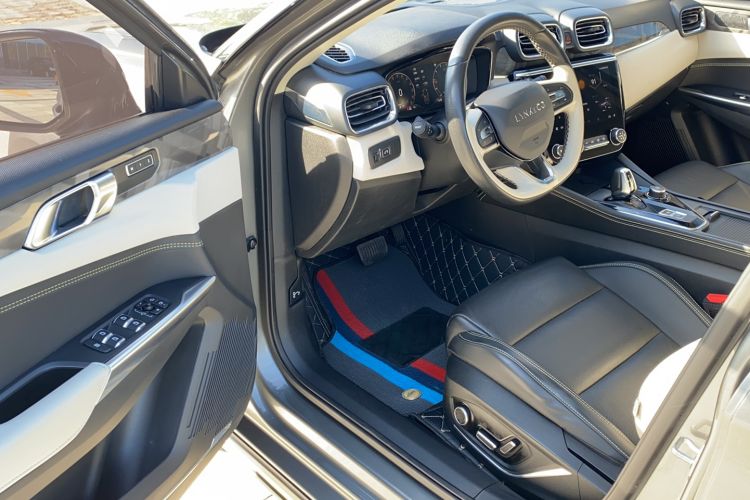Used Lynk & Co 02 2022 2.0T DCT Shine Pro Interior 2