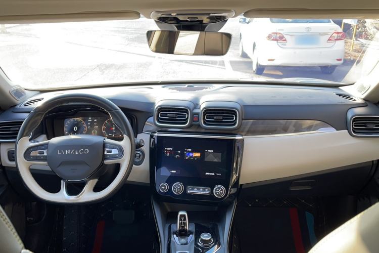 Used Lynk & Co 02 2022 2.0T DCT Shine Pro Interior 3