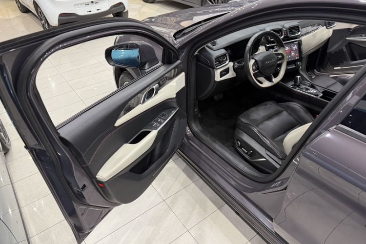 Used Lynk & Co 02 2022 1.5T DCT Shine Pro Interior 3