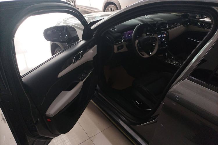 Used Lynk & Co 02 2022 2.0T DCT Shine Plus Interior 3