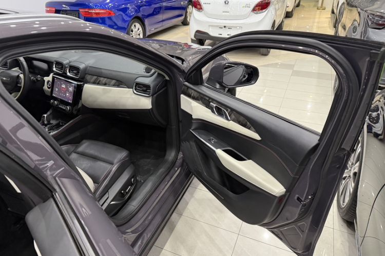 Used Lynk & Co 02 2022 1.5T DCT Shine Pro Interior 4