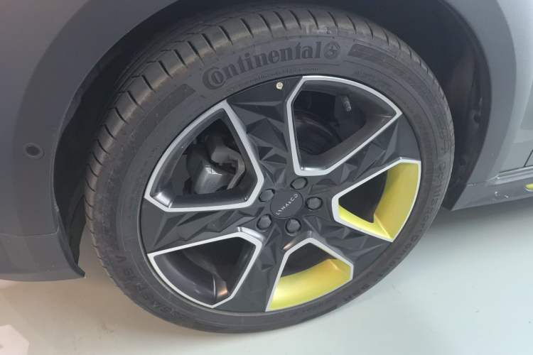 Used Lynk & Co 02 2022 2.0T DCT Shine Pro Left Front Wheel Hub