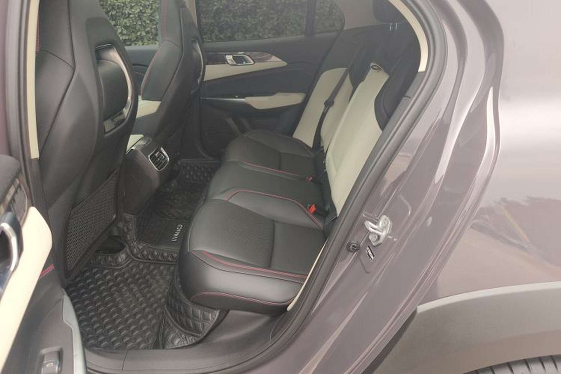 Used Lynk & Co 02 2022 2.0T DCT Shine Pro Left Rear Seat