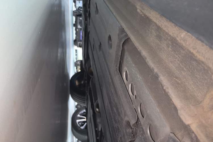 Used Lynk & Co 02 2022 2.0T DCT Shine Pro Left Side Sill