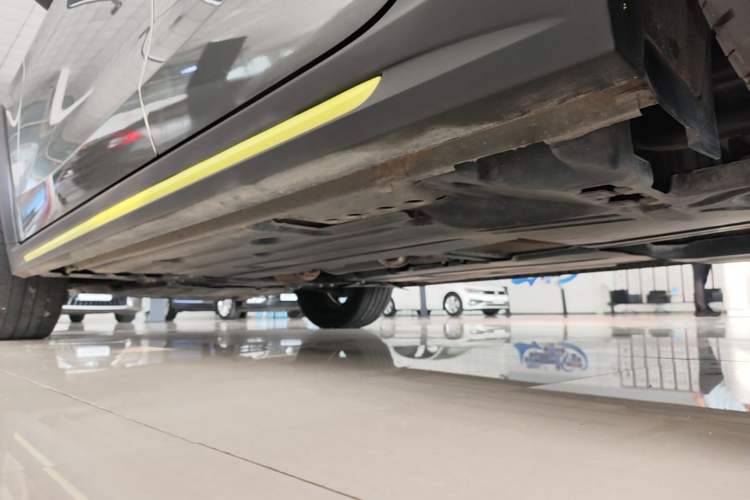 Used Lynk & Co 02 2022 2.0T DCT Shine Plus Left Side Sill