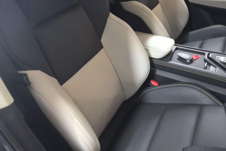 Used Lynk & Co 02 2022 2.0T DCT Shine Pro Right Front Seat
