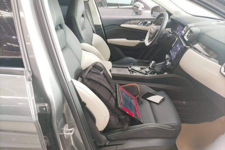 Used Lynk & Co 02 2022 2.0T DCT Shine Plus Right Front Seat