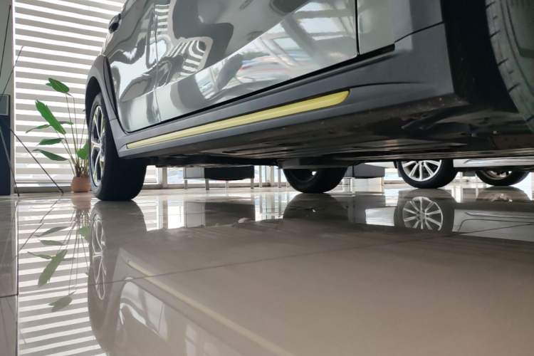 Used Lynk & Co 02 2022 2.0T DCT Shine Plus Right Side Sill