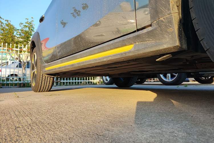 Used Lynk & Co 02 2022 2.0T DCT Shine Plus Right Side Sill