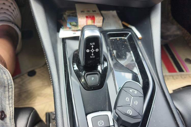 Used Lynk & Co 02 2022 1.5T DCT Shine Plus Gear Lever