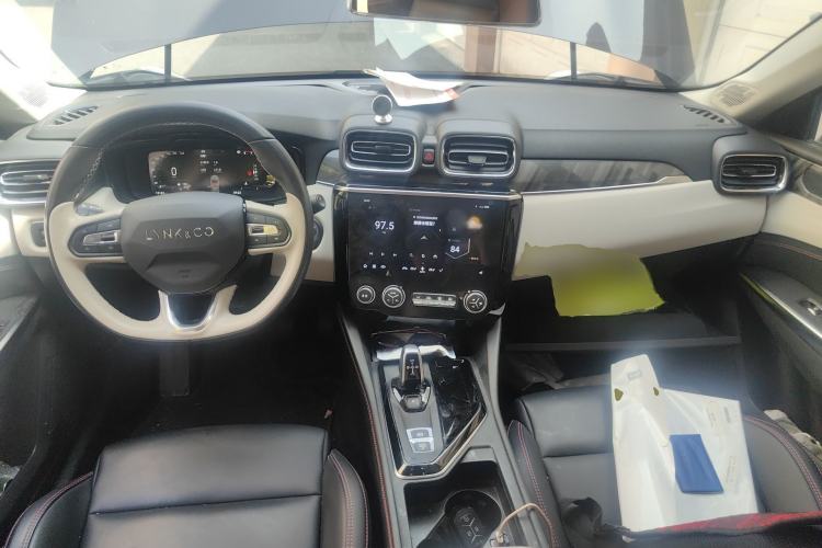 Used Lynk & Co 02 2022 1.5T DCT Shine Plus Center Console