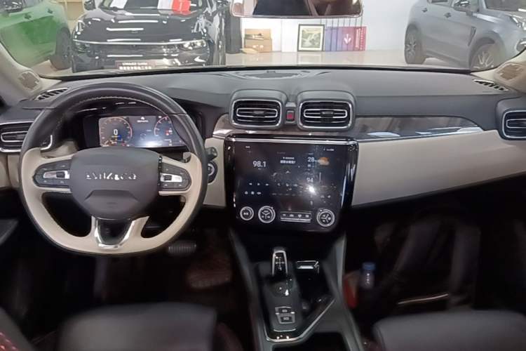 Used Lynk & Co 02 2022 1.5T DCT Shine Plus Center Console