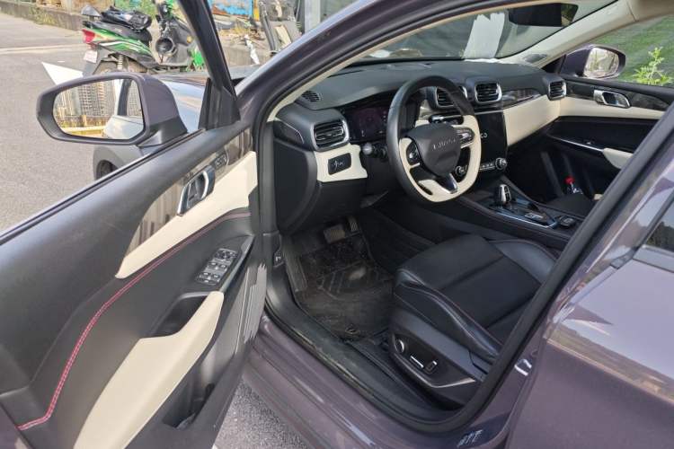 Used Lynk & Co 02 2022 1.5T DCT Shine Pro Driver Seat