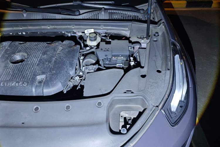 Used Lynk & Co 02 2022 2.0T DCT Shine Pro Engine Bay Left