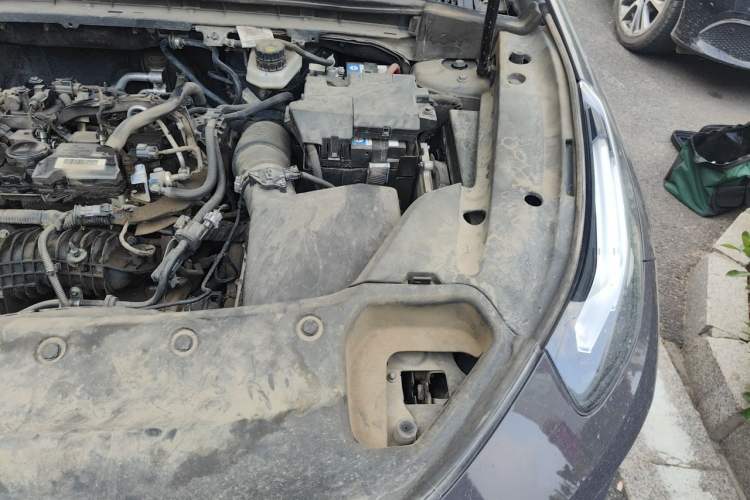 Used Lynk & Co 02 2022 2.0T DCT Shine Pro Engine Bay Left