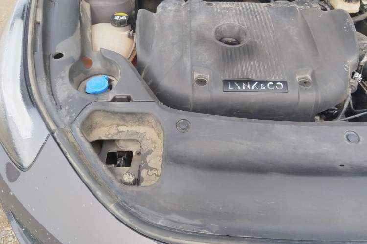 Used Lynk & Co 02 2022 2.0T DCT Shine Pro Engine Bay Right