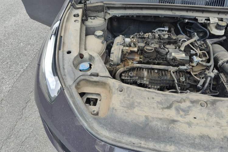 Used Lynk & Co 02 2022 2.0T DCT Shine Pro Engine Bay Right
