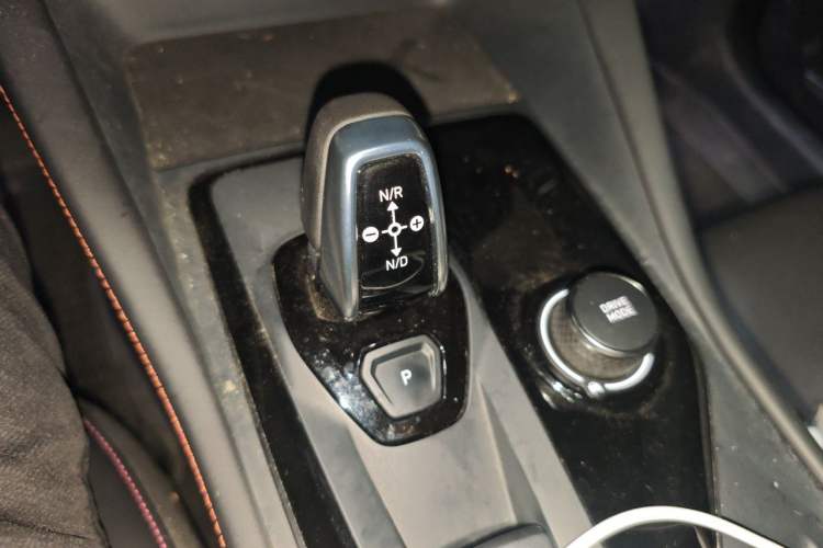 Used Lynk & Co 02 2022 2.0T DCT Shine Pro Gear Lever