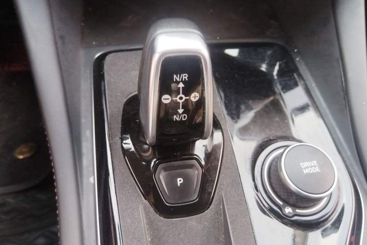 Used Lynk & Co 02 2022 2.0T DCT Shine Pro Gear Lever
