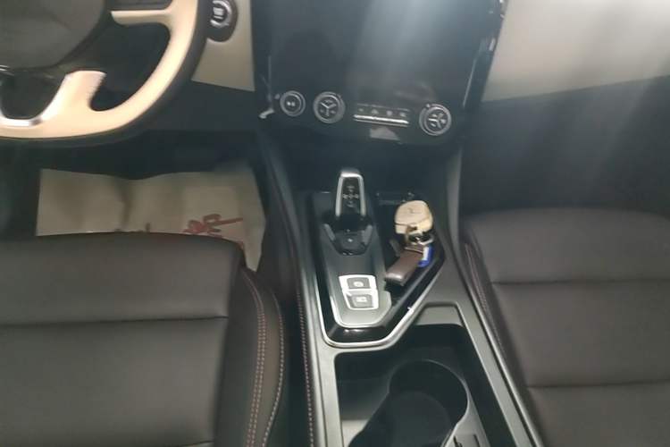 Used Lynk & Co 02 2022 1.5T DCT Shine Plus Gear Lever