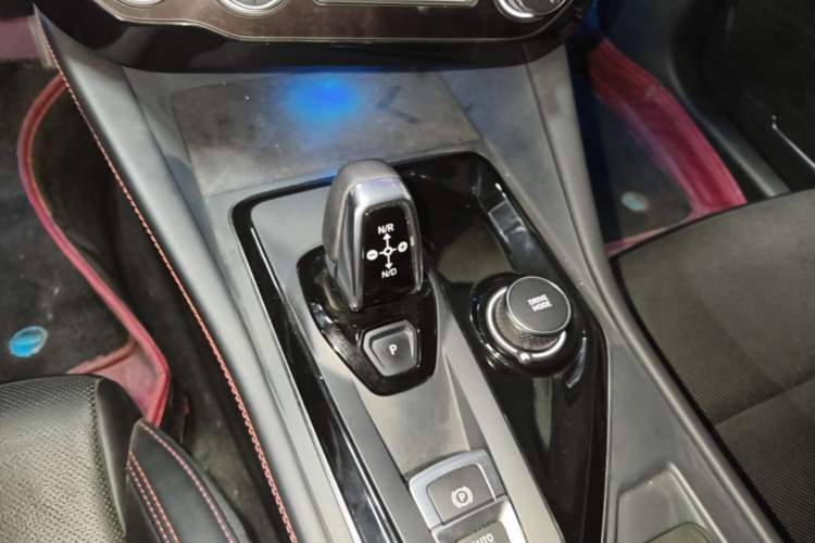 Used Lynk & Co 02 2022 2.0T DCT Shine Pro Gear Lever
