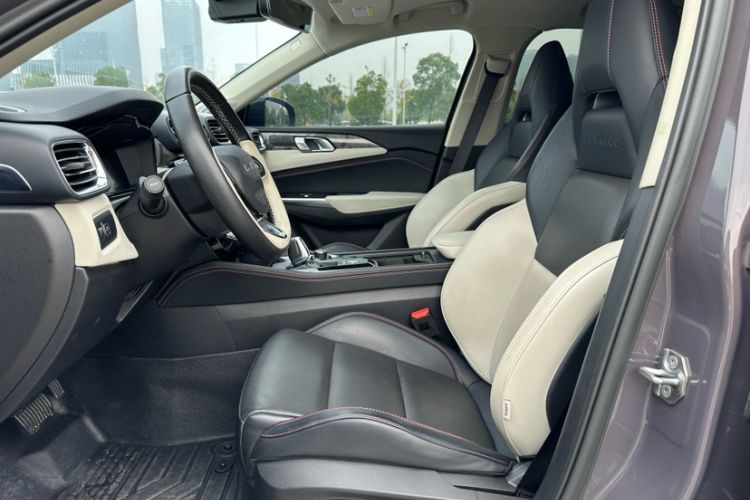Used Lynk & Co 02 2022 2.0T DCT Shine Pro Interior 1