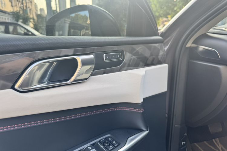 Used Lynk & Co 02 2022 2.0T DCT Shine Pro Interior 2
