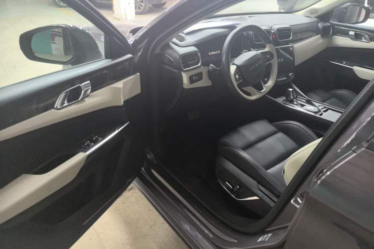 Used Lynk & Co 02 2022 1.5T DCT Shine Plus Interior 3