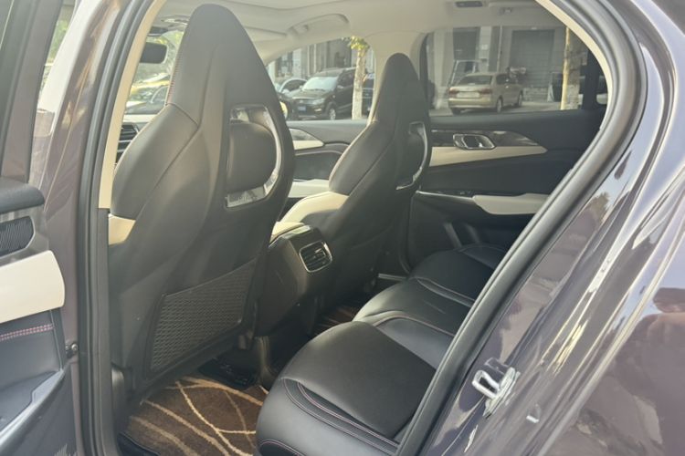 Used Lynk & Co 02 2022 2.0T DCT Shine Pro Interior 4