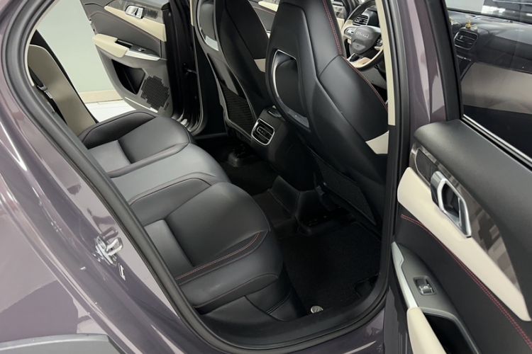 Used Lynk & Co 02 2022 1.5T DCT Shine Plus Interior 4