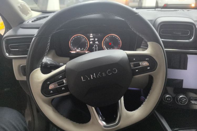 Used Lynk & Co 02 2022 1.5T DCT Shine Plus Interior 5