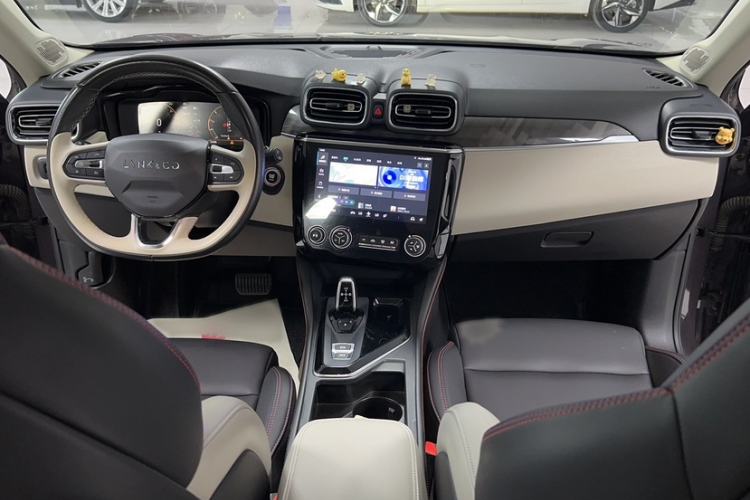 Used Lynk & Co 02 2022 1.5T DCT Shine Plus Interior 5