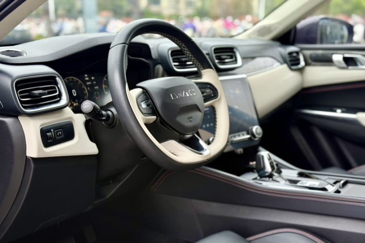 Used Lynk & Co 02 2022 1.5T DCT Shine Plus Interior 7