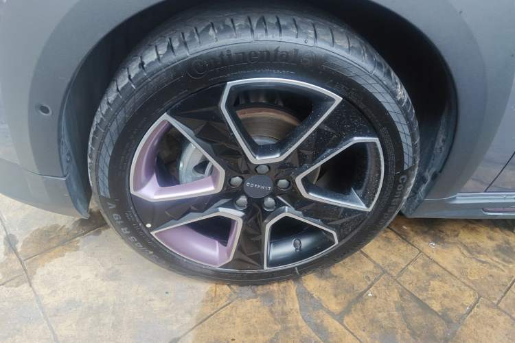 Used Lynk & Co 02 2022 2.0T DCT Shine Pro Left Front Wheel Hub
