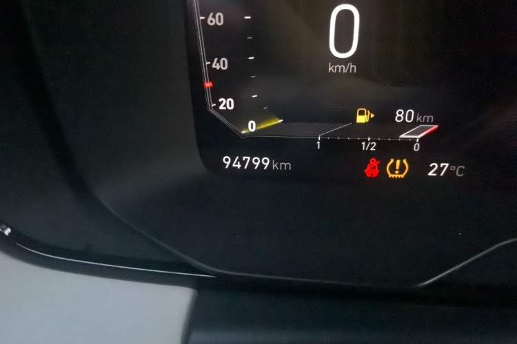 Used Lynk & Co 02 2022 1.5T DCT Shine Pro Odometer Close Up