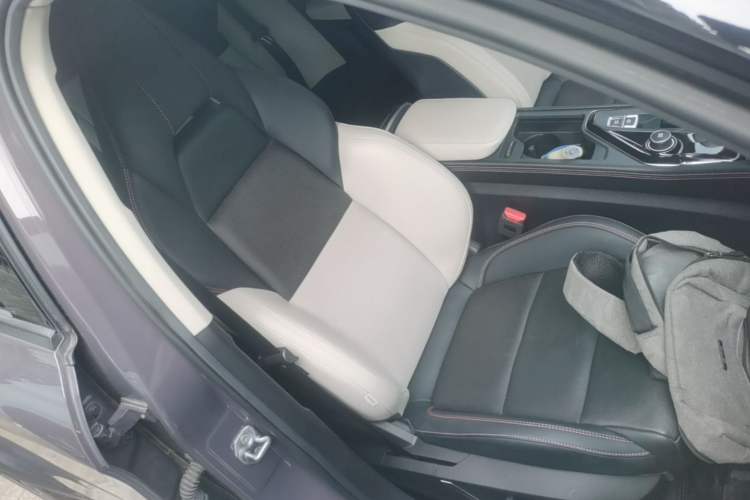 Used Lynk & Co 02 2022 2.0T DCT Shine Pro Right Front Seat