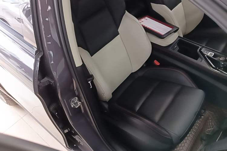 Used Lynk & Co 02 2022 1.5T DCT Shine Plus Right Front Seat