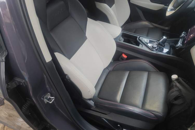 Used Lynk & Co 02 2022 2.0T DCT Shine Pro Right Front Seat