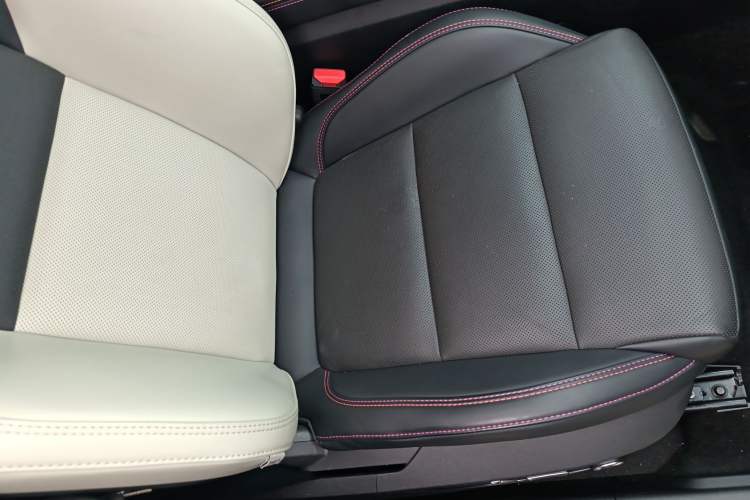 Used Lynk & Co 02 2022 1.5T DCT Shine Pro Right Front Seat