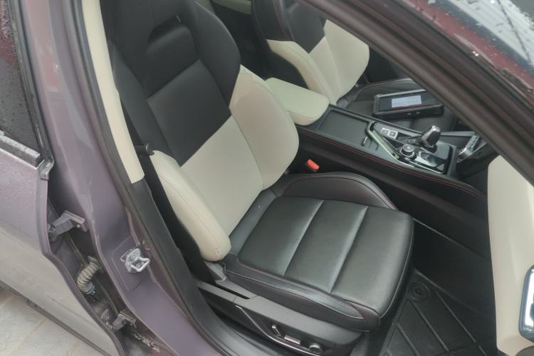 Used Lynk & Co 02 2022 2.0T DCT Shine Pro Right Front Seat
