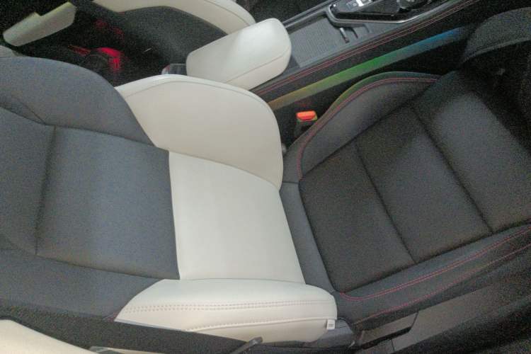 Used Lynk & Co 02 2022 1.5T DCT Shine Plus Right Front Seat